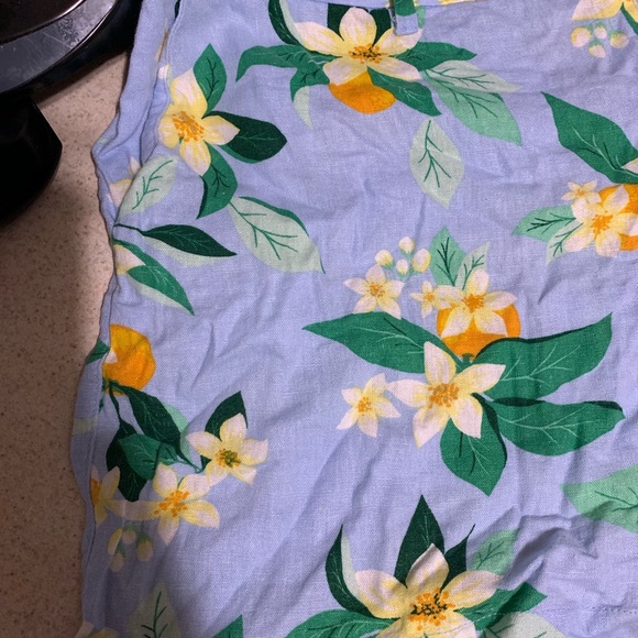 Shorts - Picture 2 of 3